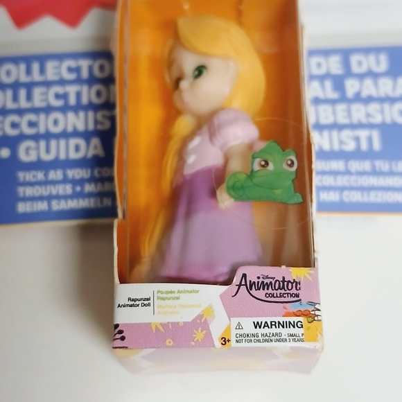 Zuru Mini Brands Disney Store Edition Series 3 Mini Rapunzel - Picture 2 of 5